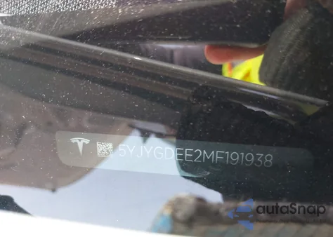 2021 Tesla Model Y Long Range Dual Motor All-Wheel Drive z USA, uszkodzony, nr VIN 5YJYGDEE2MF191938